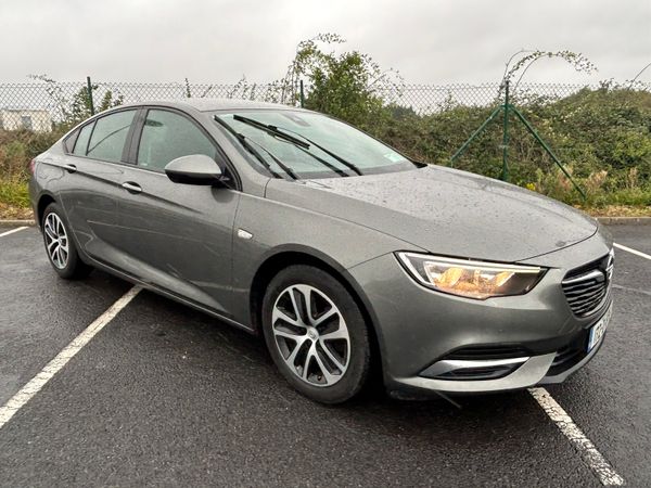 Opel Insignia Hatchback, Diesel, 2017, Grey