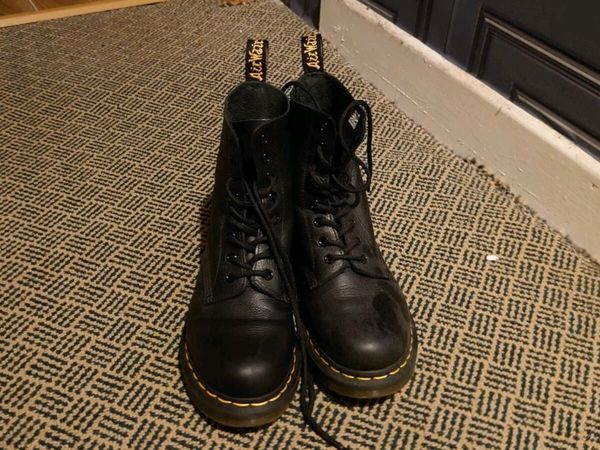 Used doc outlet martens size 5