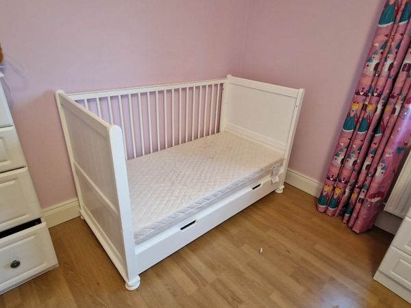 Babies r us hampton cot clearance bed