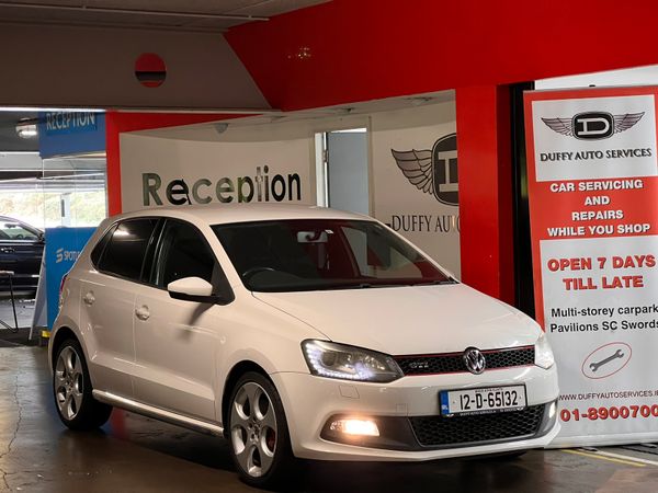 Volkswagen Polo Hatchback, Petrol, 2012, White