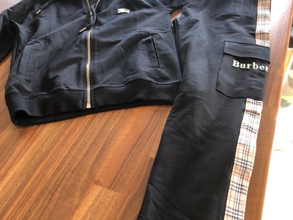 Burberry jogging outlet suit