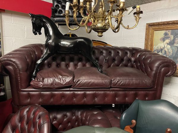 Done deal clearance chesterfield sofa