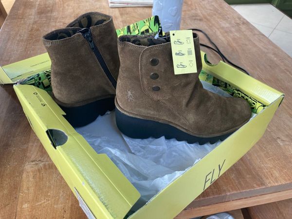 Fly boots sales size 6