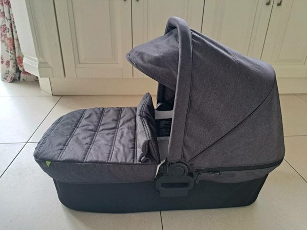 Baby jogger hotsell deluxe pram lift