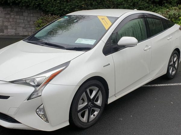 Toyota Prius Hatchback, Petrol Hybrid, 2018, White