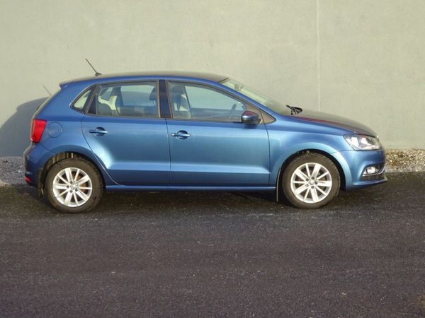 Volkswagen Polo Hatchback, Petrol, 2015, Blue