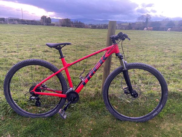 Trek marlin 6 online 2021 red