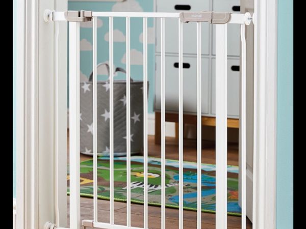 Mamia store safety gate