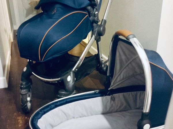 Egg pram hotsell navy blue