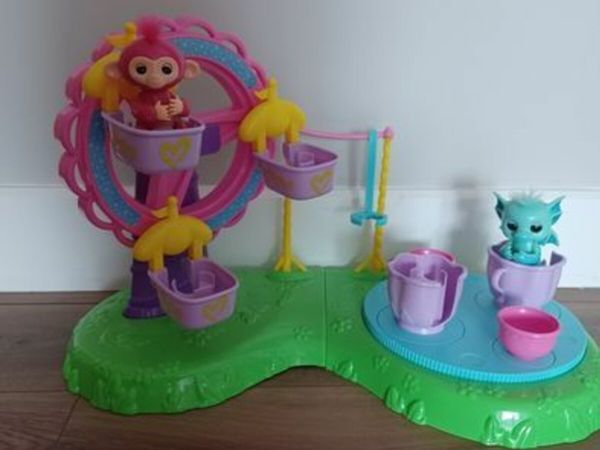 Fingerlings ferris wheel clearance playset