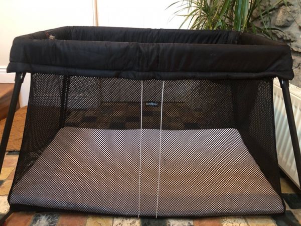 Baby bjorn travel cot second hand sales