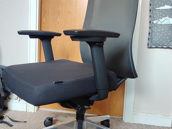 Office chair for sale in Co. Dublin for 150 on DoneDeal