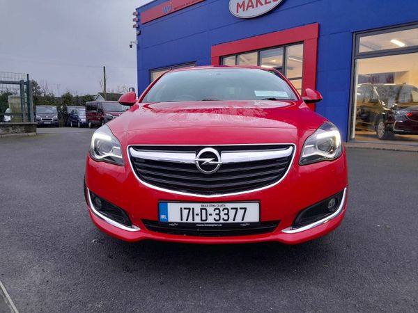 Opel Insignia Hatchback, Diesel, 2017, Red