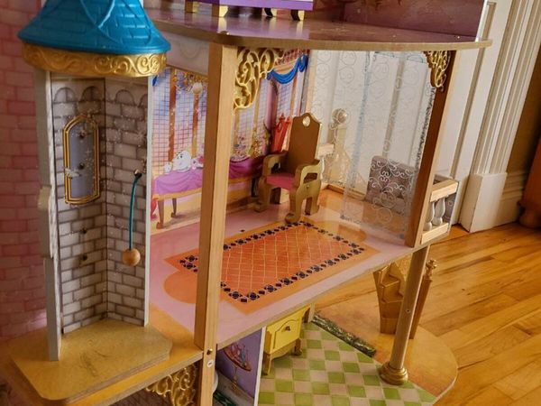 Royal celebration deals doll house