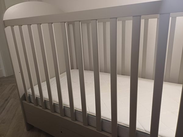 Travis hotsell cot bed