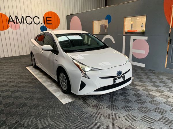 Toyota Prius Saloon, Hybrid, 2018, White