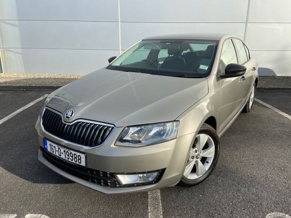 Skoda Octavia Saloon, Petrol, 2016, Beige