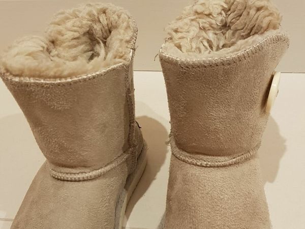 Size 3 on sale ugg boots sale