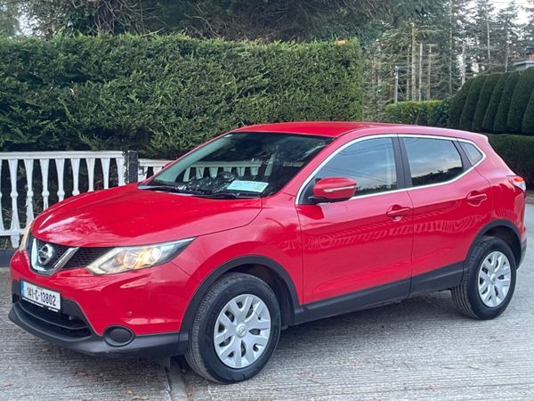 Nissan Qashqai Hatchback, Diesel, 2014, Red