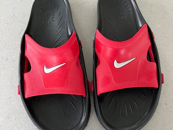 Nike store geta sandals