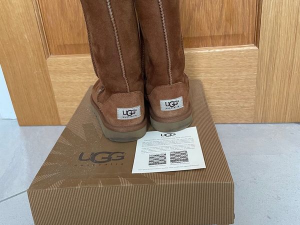 Kids ugg outlet boots size 4