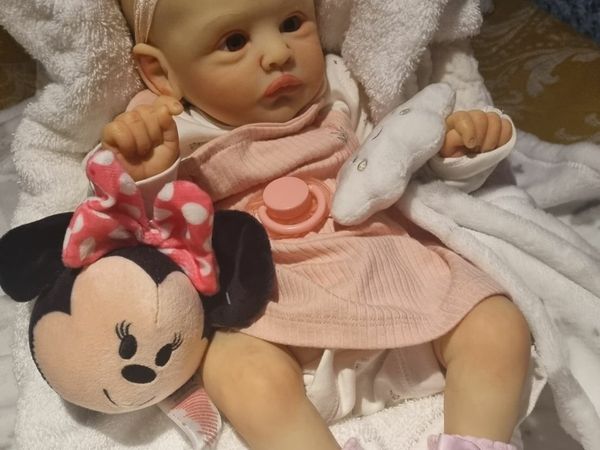 Minnie mouse hotsell dolls pram