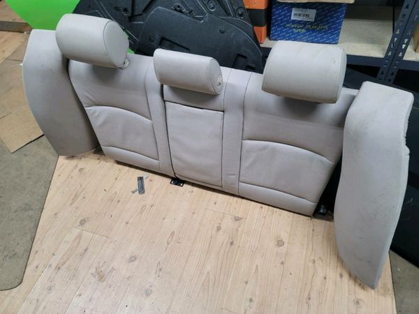 E90 back clearance seat folding