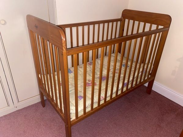 Cosatto crib best sale