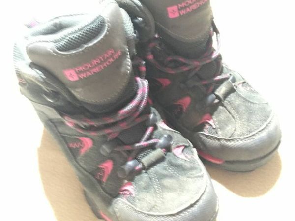 Mountain warehouse outlet walking boots