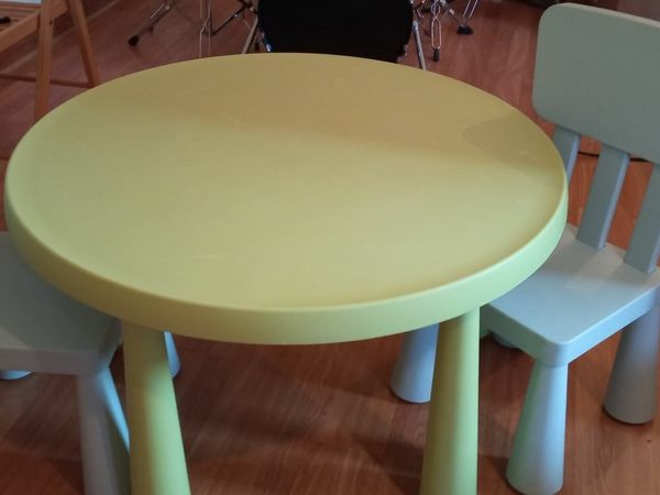 Kids crayon table outlet and chairs