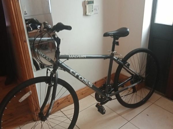 Cross malvern best sale 700c hybrid bike