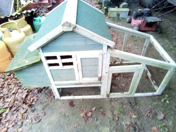 Rabbit hutches sale done deal