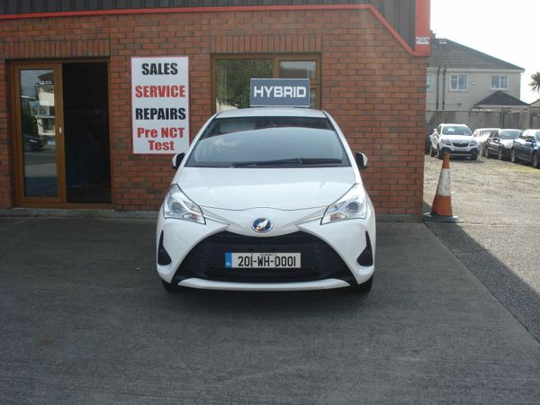 Toyota Yaris Hatchback, Petrol Hybrid, 2020, White