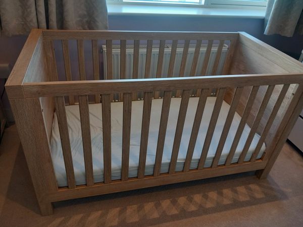 Mamas and papas shop chamberlain cot bed