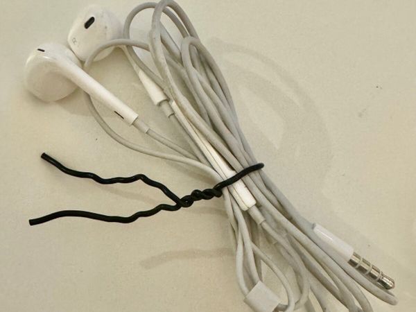 Used best sale apple earpods