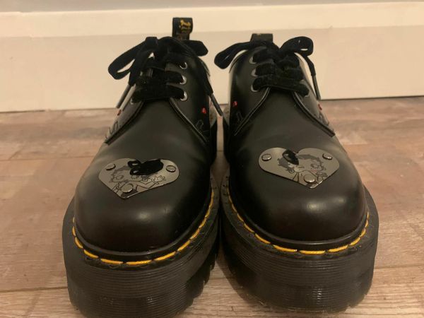 Dr martens size outlet 5 sale