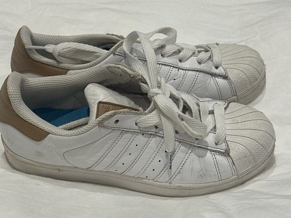 Adidas superstar white dirty sale