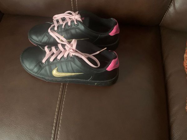 Nike trainers outlet size 4