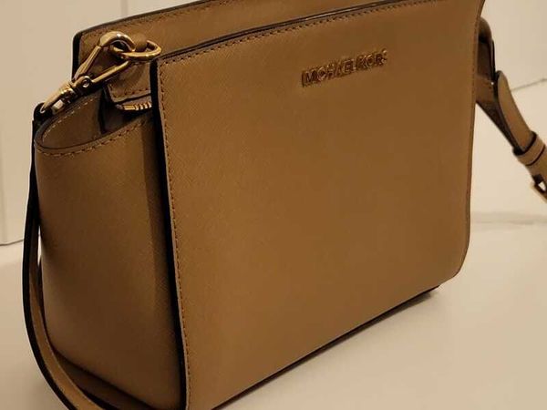 Michael kors beige clearance crossbody