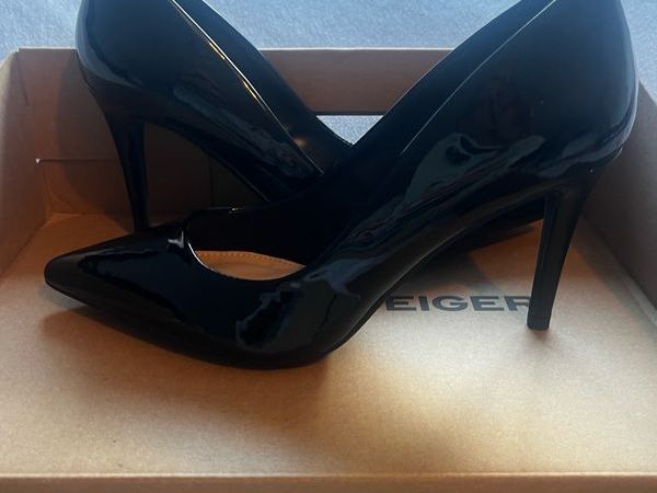 clarks polka dot sandals