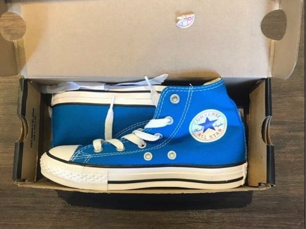 Royal blue sparkly clearance converse