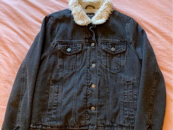 Black levi outlet jacket with fur