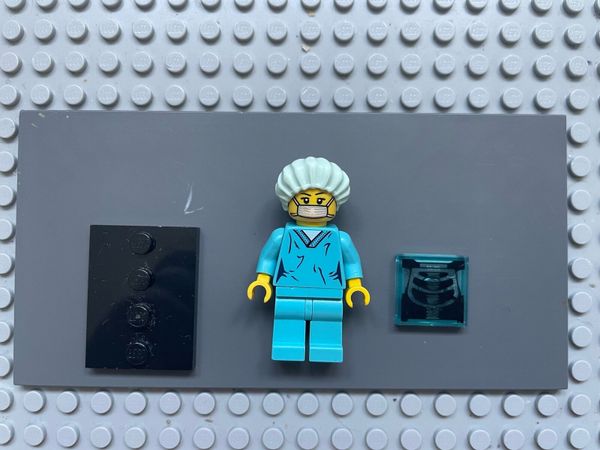 Lego surgeon online minifigure