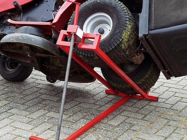 Lawn discount tractor hoist