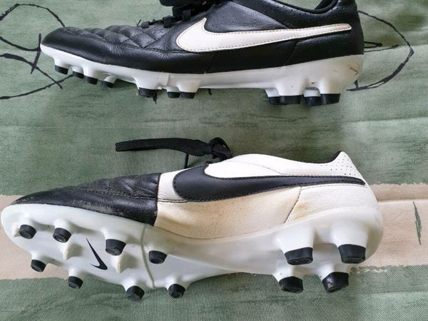 Mens soccer boots outlet sale