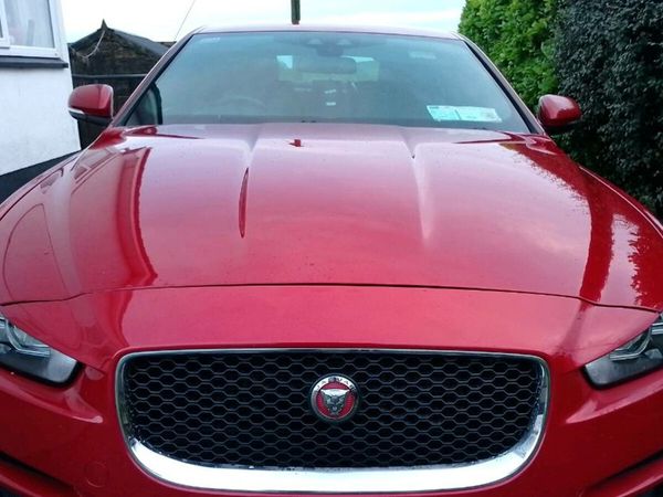 Jaguar XE Hatchback, Diesel, 2015, Red