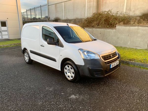 3 seater outlet vans