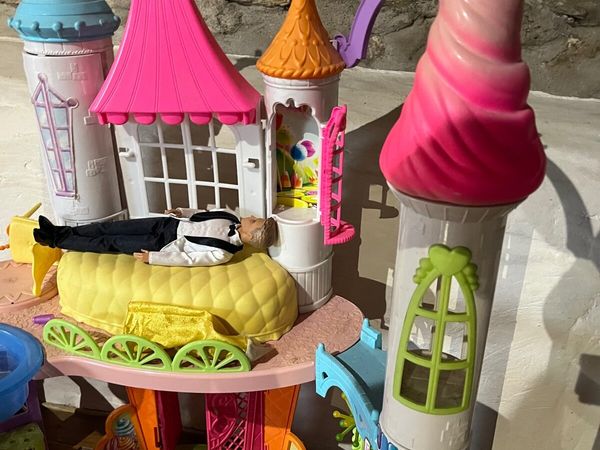 Barbie dreamtopia sweetville castle online