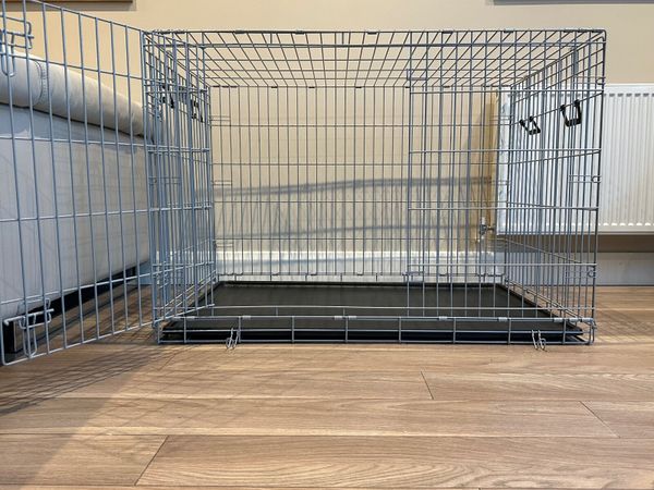 Savic dog hot sale crate medium