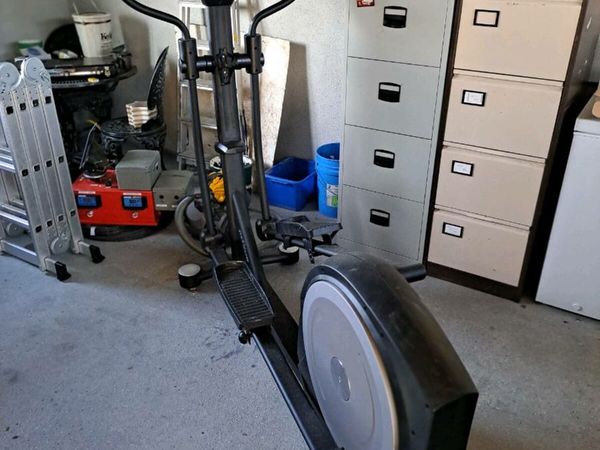 Infiniti st950 elliptical cross on sale trainer